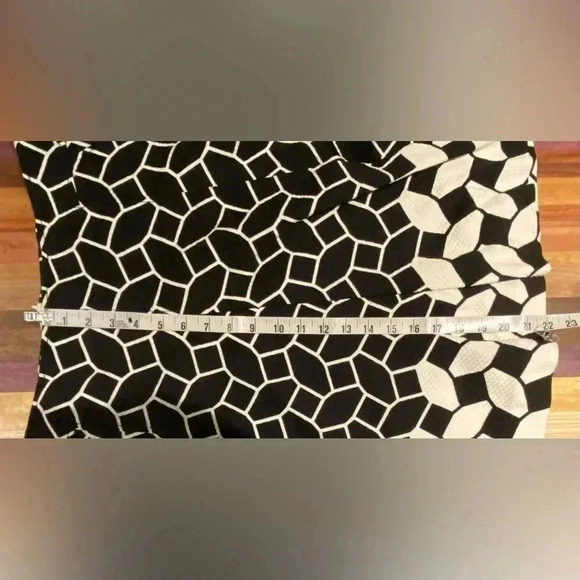 Talbots black and white front-pleat skirt 12 - Picture 4 of 7